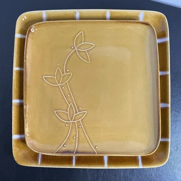 Pair of Style Eyes by Baum Bros Retro Embossed Brown Dinner Plates 8.5” & 10” - Picture 10 of 10